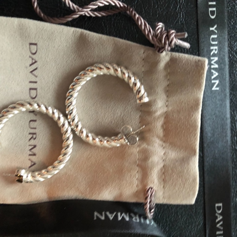 David Yurman Classic Hoops - Picture 3 of 6